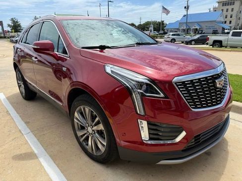 Used 2023 Cadillac XT5 Premium Luxury w/ Technology Package FWD image 2