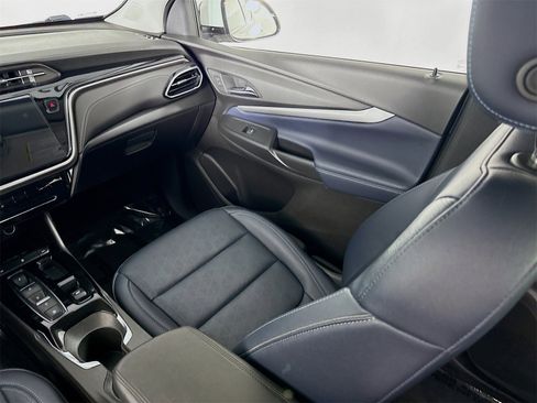 Used 2022 Chevrolet Bolt EUV LT w/ Convenience Package image 22