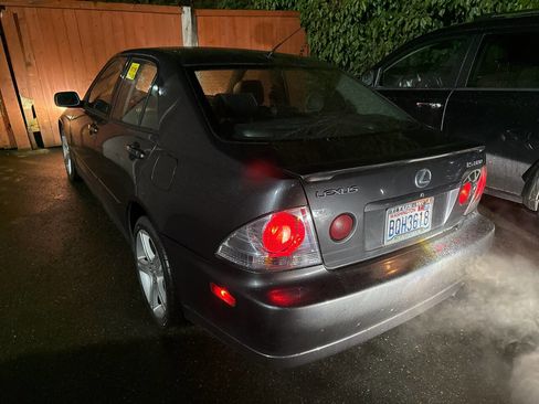 Used 2004 Lexus IS 300 image 2