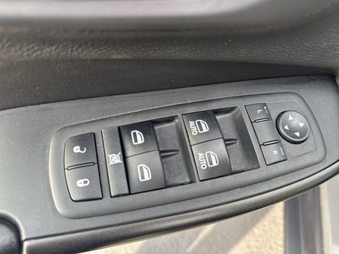 Used 2019 Jeep Cherokee Trailhawk w/ Cold Weather Group image 12