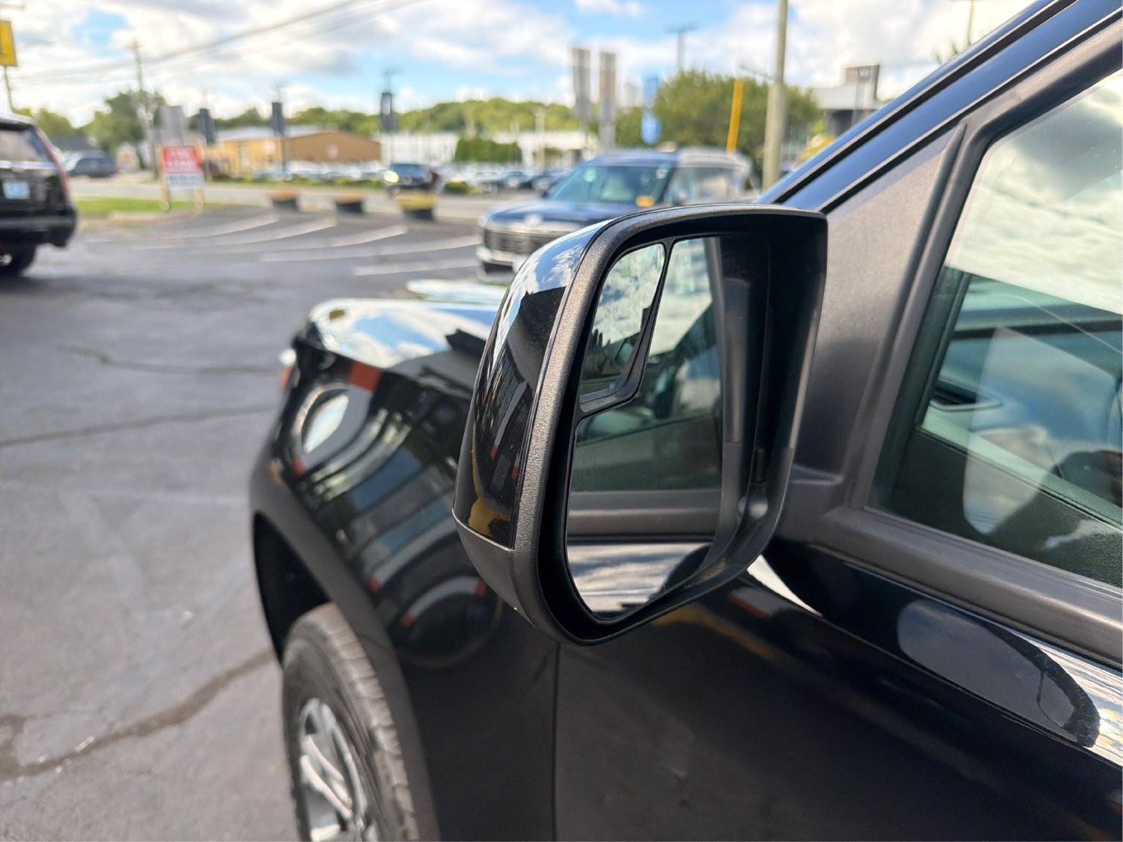 Used 2022 Chevrolet Colorado Z71 w/ Safety Package AWD/4WD image 25