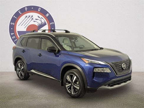 Used 2021 Nissan Rogue SL image 2