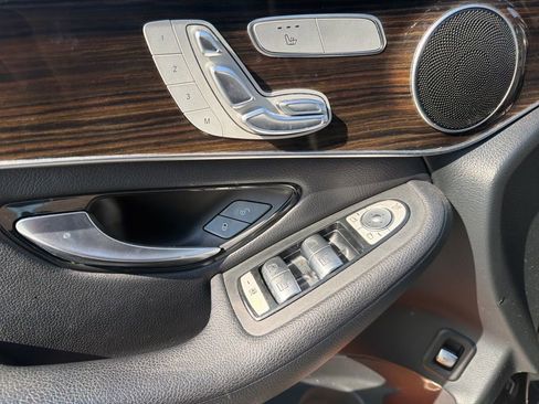 Used 2020 Mercedes-Benz GLC 300 4MATIC image 31