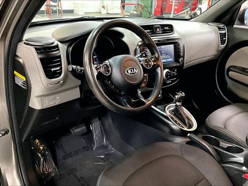 Used 2018 Kia Soul + image 15