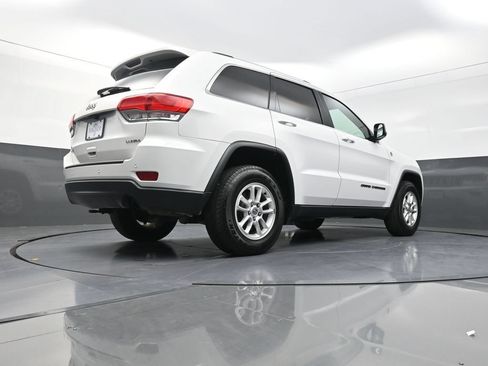 Used 2019 Jeep Grand Cherokee Laredo AWD/4WD image 27