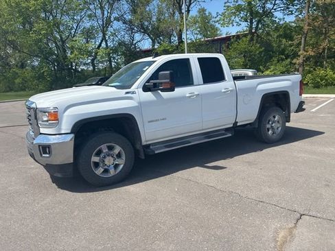 Used 2017 GMC Sierra 2500 SLE w/ HD SLE Preferred Plus Package AWD/4WD image 2