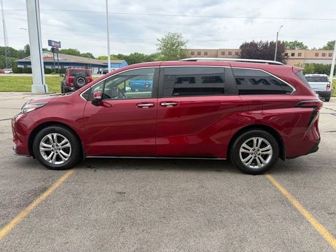 Used 2022 Toyota Sienna Platinum AWD/4WD image 34
