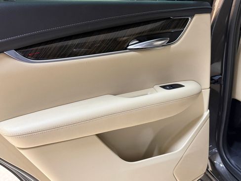 Used 2019 Cadillac XT5 FWD image 35