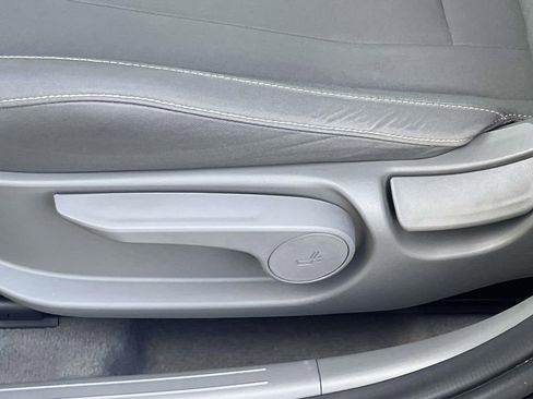 Certified 2025 Hyundai Elantra SEL image 16