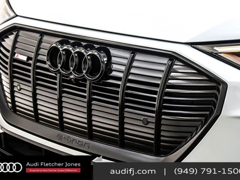 Used 2023 Audi e-tron Prestige w/ Prestige Package image 13