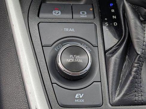 Used 2022 Toyota RAV4 XLE AWD/4WD image 15