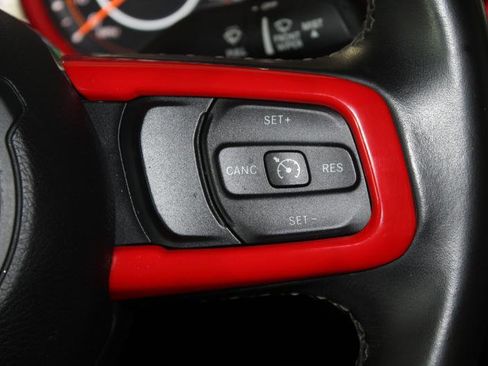 Used 2020 Jeep Wrangler Unlimited Sahara image 14