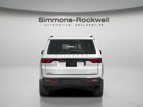 Used 2023 Jeep Wagoneer 4WD w/ Premium Group I image 13