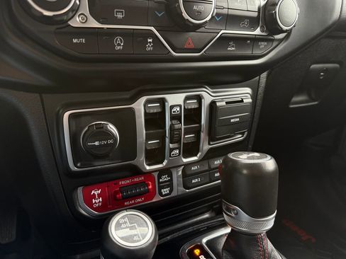 Used 2021 Jeep Wrangler Unlimited Rubicon AWD/4WD image 42