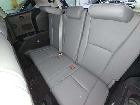 Used 2023 Toyota Highlander XLE AWD/4WD image 12