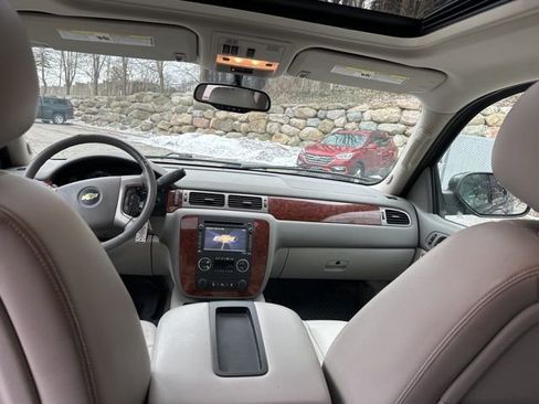 Used 2012 Chevrolet Suburban 2500 LT image 25