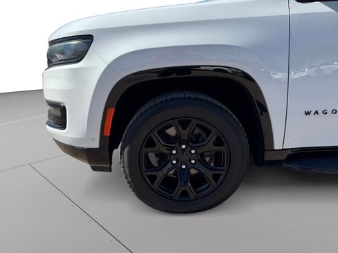 Used 2023 Jeep Wagoneer 2WD image 9