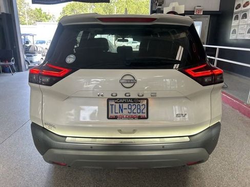 Used 2023 Nissan Rogue SV w/ SV Premium B Package FWD image 9