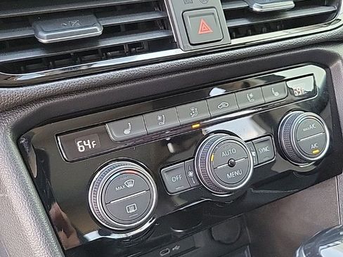 Used 2022 Volkswagen Taos SEL w/ Panoramic Sunroof Package image 24