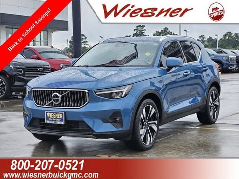 Used 2023 Volvo XC40 B4 Plus w/ Driver Assist Package FWD image 1