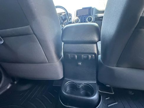 Used 2014 Jeep Wrangler Unlimited Sahara w/ Connectivity Group AWD/4WD image 28
