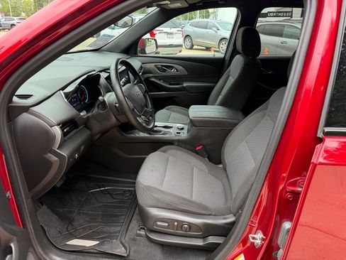 Used 2023 Chevrolet Traverse LT FWD image 4