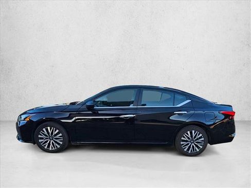 Used 2025 Nissan Altima 2.5 SV FWD image 8