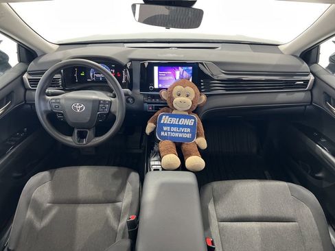 Used 2025 Toyota Camry LE image 18