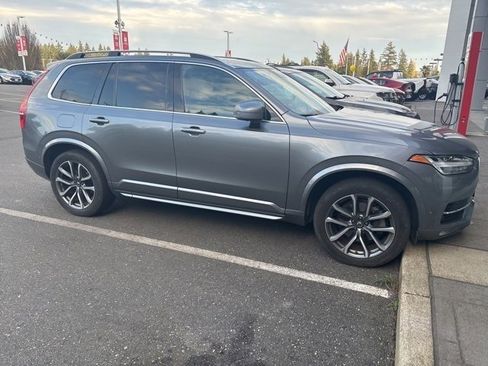 Used 2017 Volvo XC90 T6 Momentum w/ Vision Package image 9