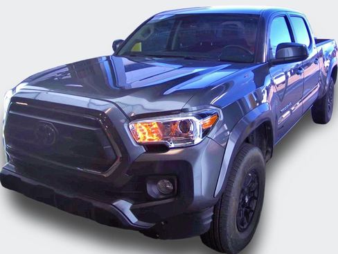 Used 2022 Toyota Tacoma SR5 image 3