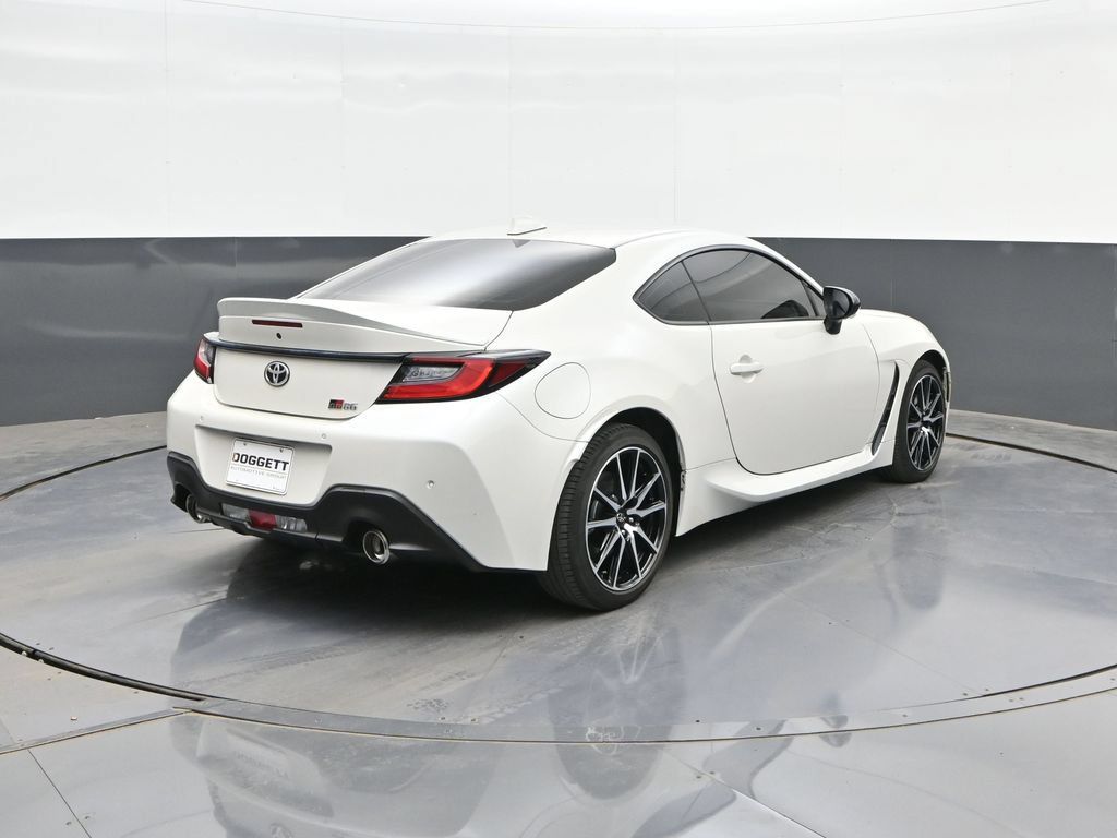 Used 2023 Toyota GR86 RWD image 10