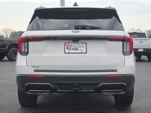 Used 2025 Ford Explorer ST-Line w/ ST-Line Street Pack AWD/4WD image 16