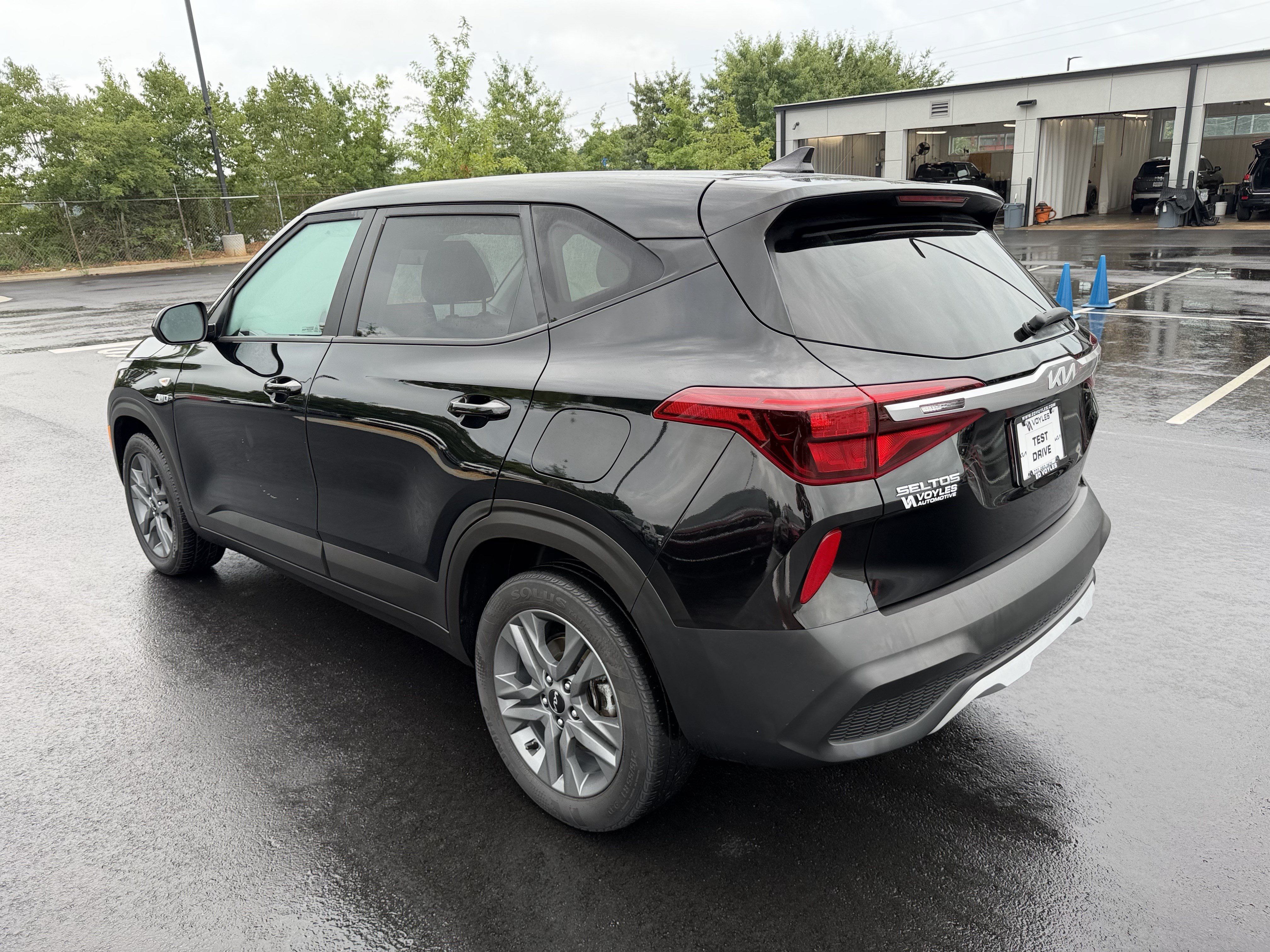 Used 2023 Kia Seltos LX AWD/4WD image 5