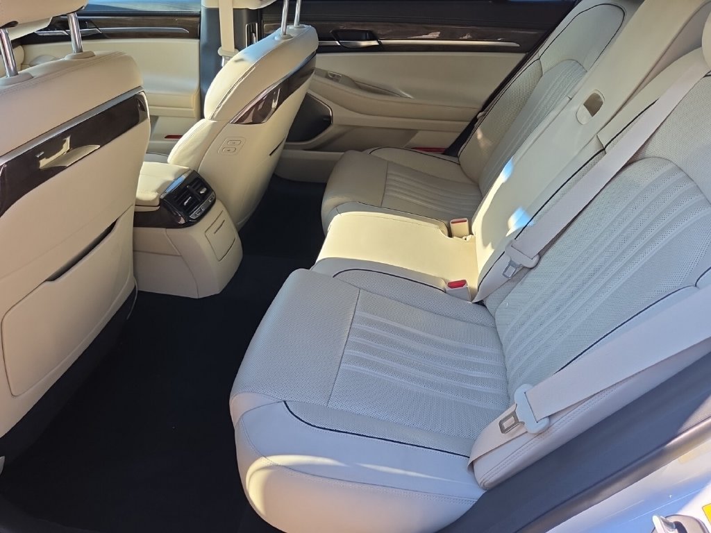 Used 2017 Genesis G90 3.3T Premium RWD image 12