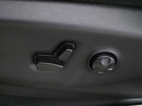 Used 2024 Chrysler Pacifica Touring-L FWD image 20