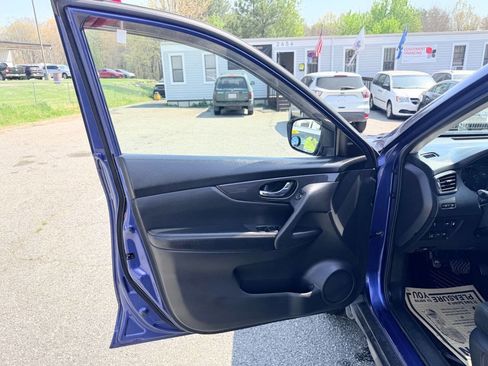 Used 2018 Nissan Rogue SV image 8