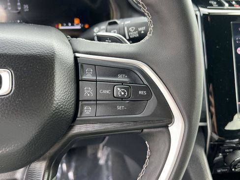 Used 2024 Jeep Grand Cherokee L Laredo w/ Luxury Tech Group I AWD/4WD image 35