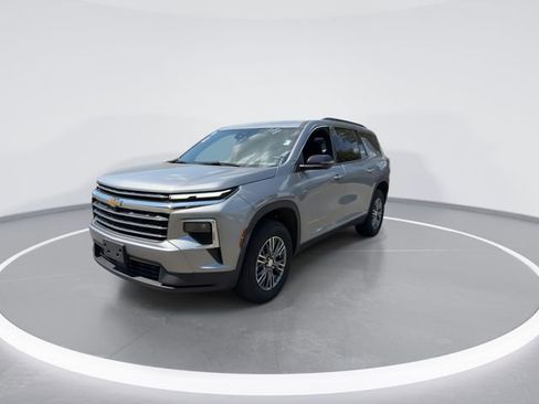 Used 2024 Chevrolet Traverse LT AWD/4WD image 4