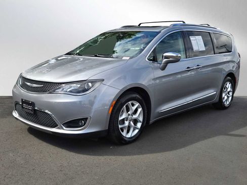 Used 2020 Chrysler Pacifica Limited FWD image 7