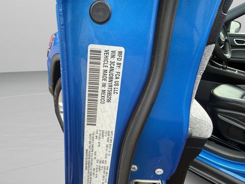 Used 2024 Jeep Compass Latitude image 40