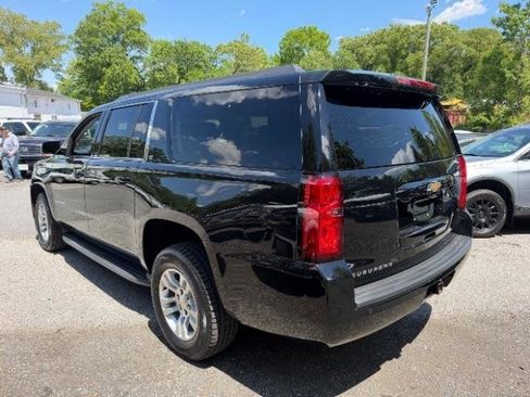 Used 2019 Chevrolet Suburban LT AWD/4WD image 3
