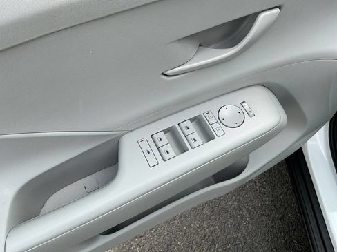 Used 2024 Hyundai Kona SEL FWD image 17