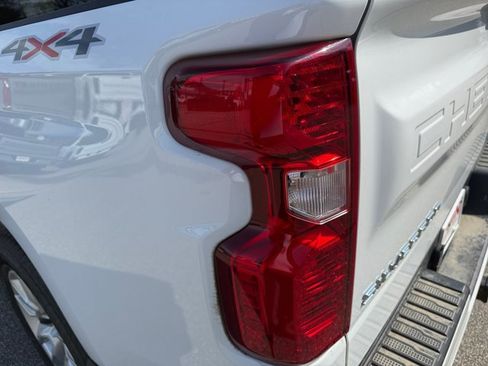 Certified 2024 Chevrolet Silverado 1500 Custom AWD/4WD image 17