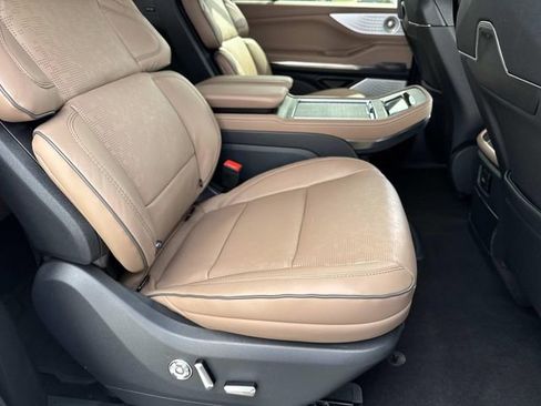 New 2026 Lincoln Navigator L Black Label AWD/4WD image 10