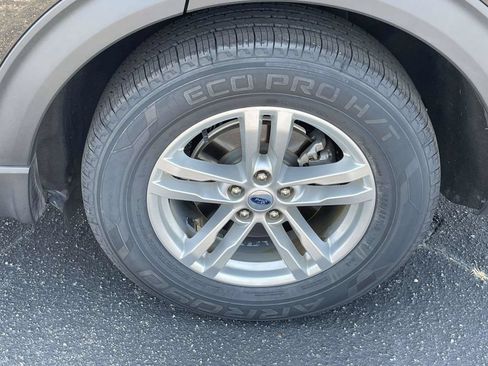 Used 2023 Ford Explorer XLT RWD image 9
