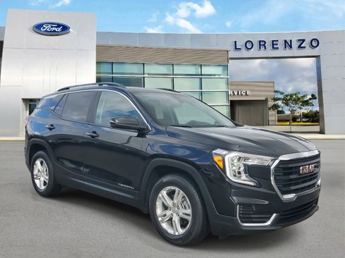 Used 2022 GMC Terrain SLE w/ Driver Convenience Package image 3