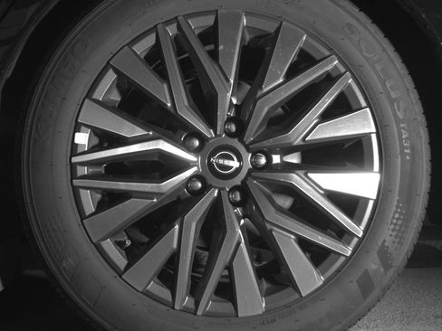 Used 2025 Nissan Altima 2.5 SV image 11