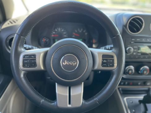 Used 2013 Jeep Compass Latitude FWD image 17