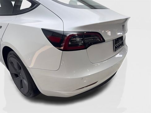 Used 2021 Tesla Model 3 Standard Range Plus image 19