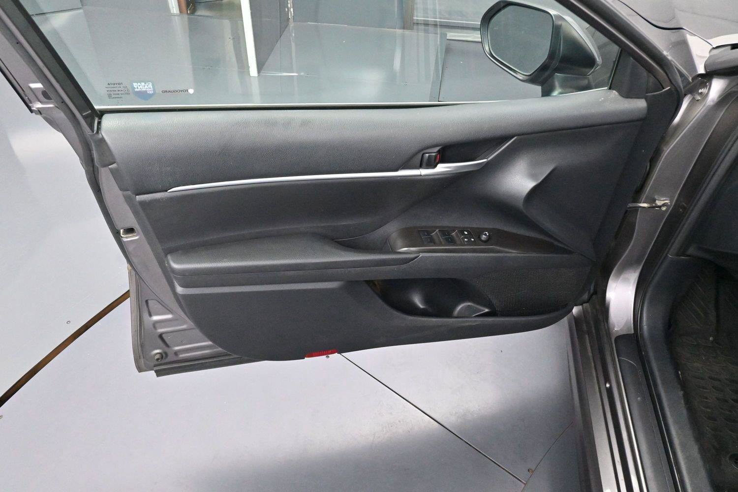 Used 2023 Toyota Camry SE FWD image 9